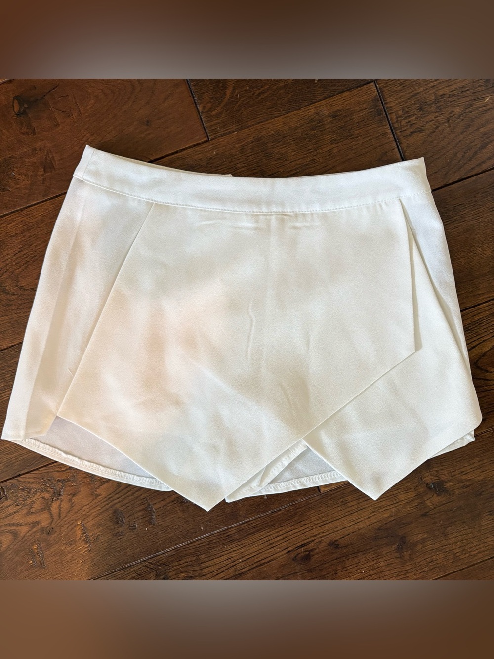 Like New! Women’s White Skort